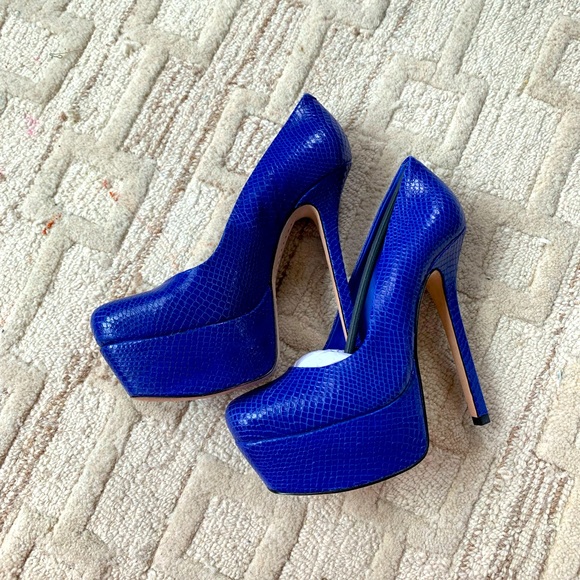 NIB Alice & Olivia Larimore Leather Platform Pumps